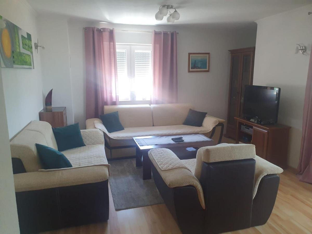 דירות ליבנו Apartman Jaca מראה חיצוני תמונה