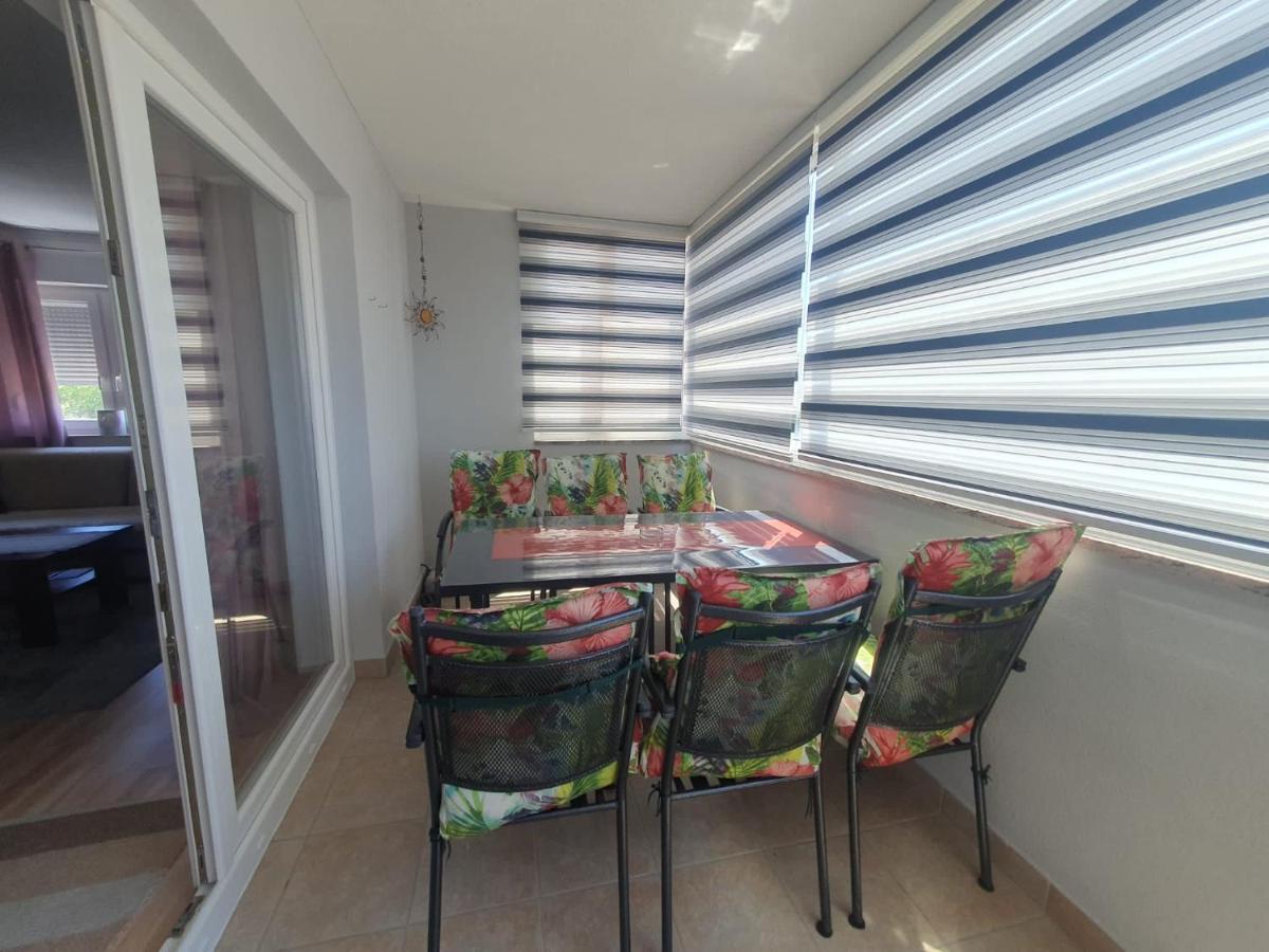 דירות ליבנו Apartman Jaca מראה חיצוני תמונה