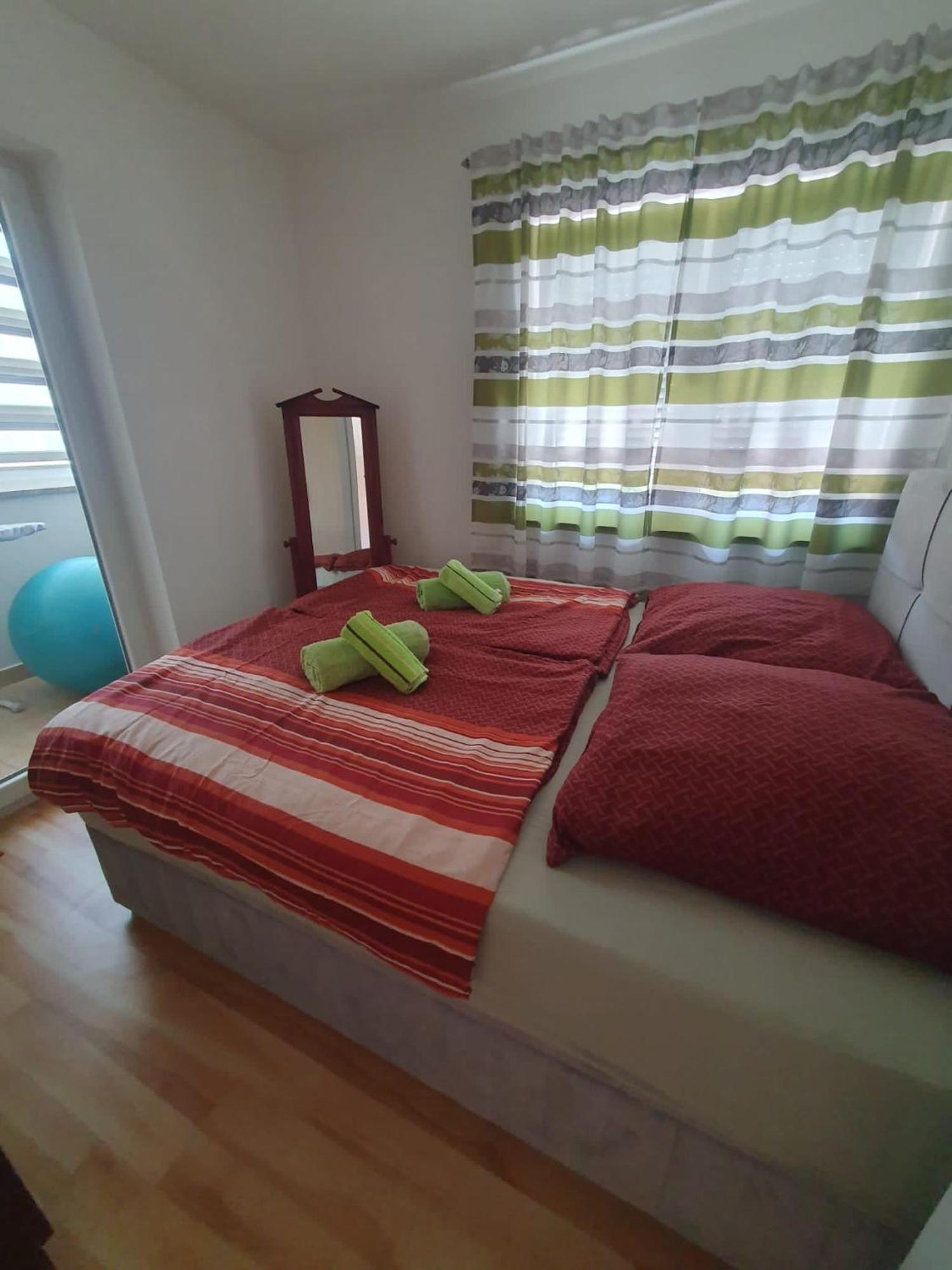 דירות ליבנו Apartman Jaca מראה חיצוני תמונה